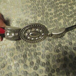 chico's new black leather belt with fancy buckle  adjustable small 33" end to en